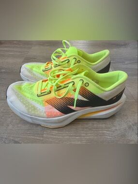 New Balance fuelcell rebel v4 used.
